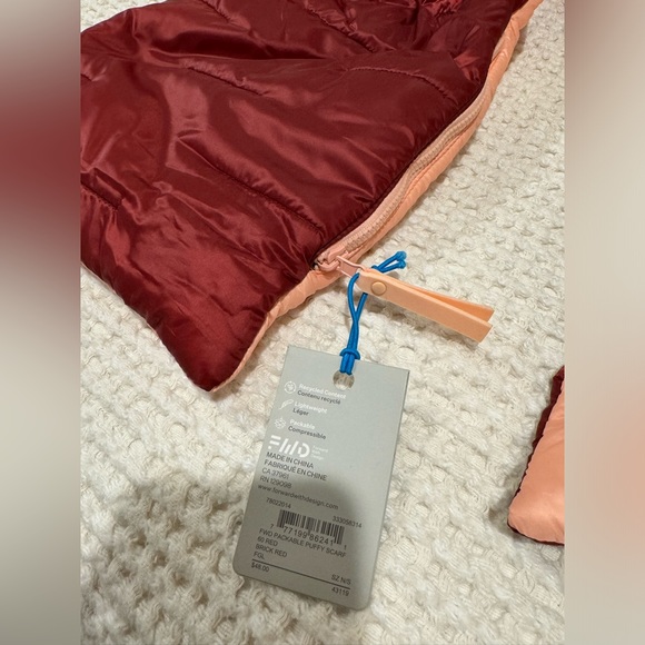 FWD packable reversible puffy scarf - Picture 3 of 4